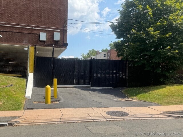 Building Photo - 891 West Blvd