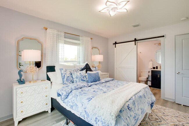 Building Photo - 13611 Catbird Dr