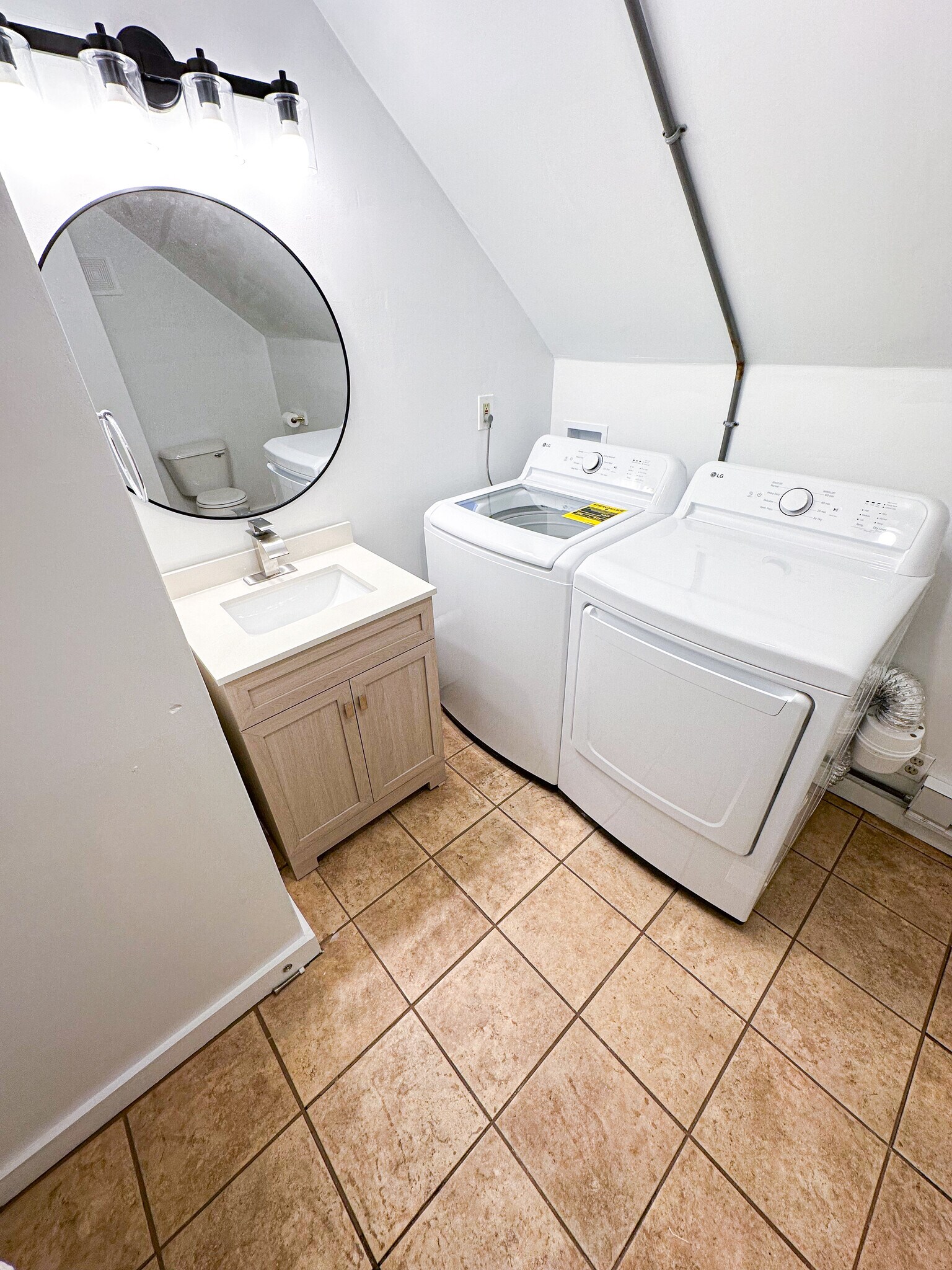 Building Photo - 1325 24th St