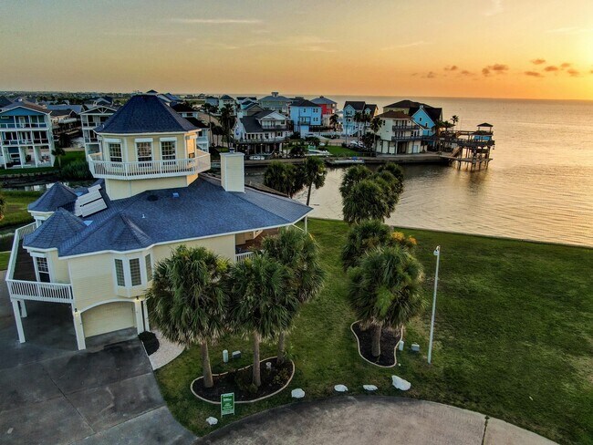 Building Photo - 22621 Bay Point Dr