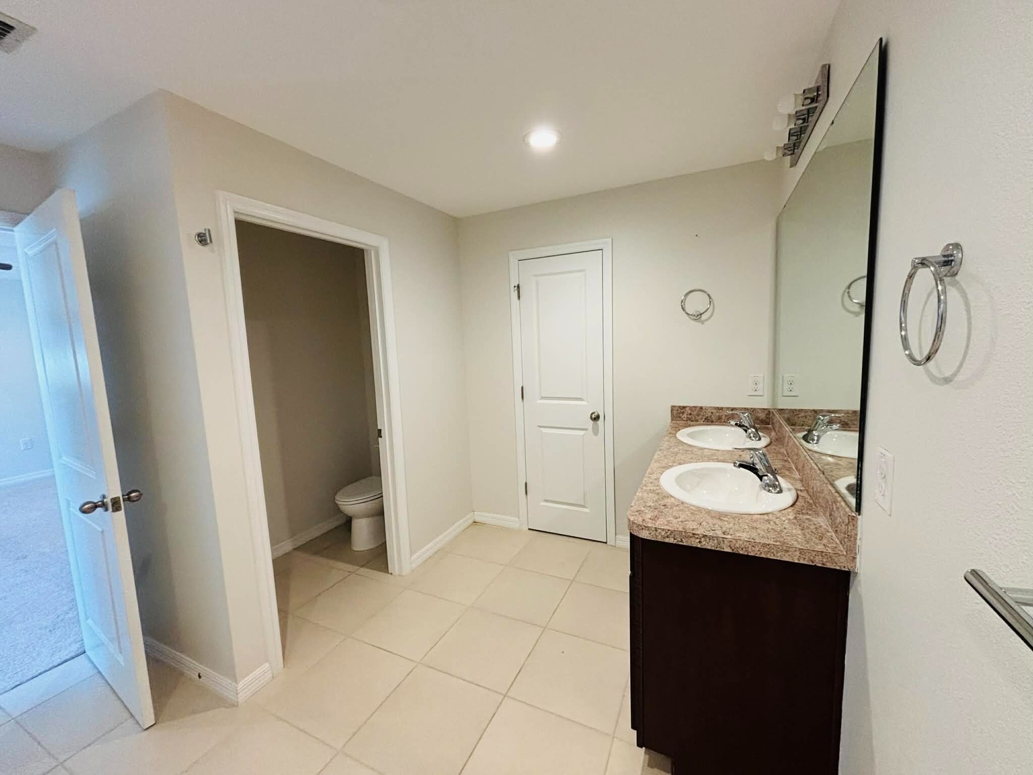 Building Photo - 110 San Carrara Ct