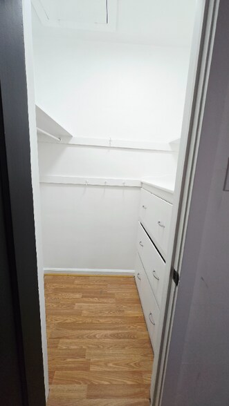 Building Photo - 643 S Washington St