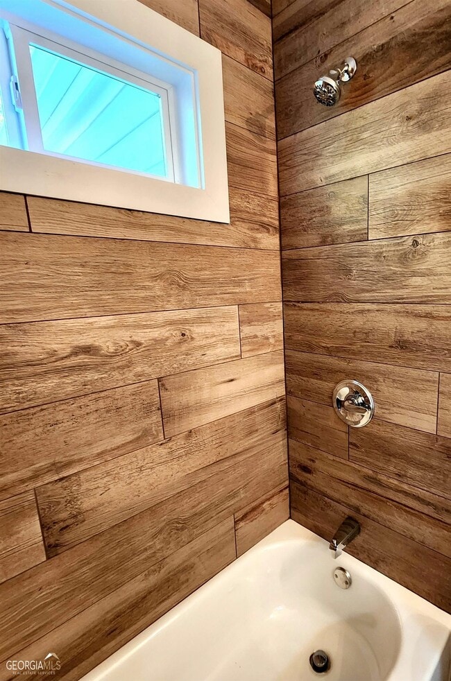 Building Photo - 2577 Eastwood Dr