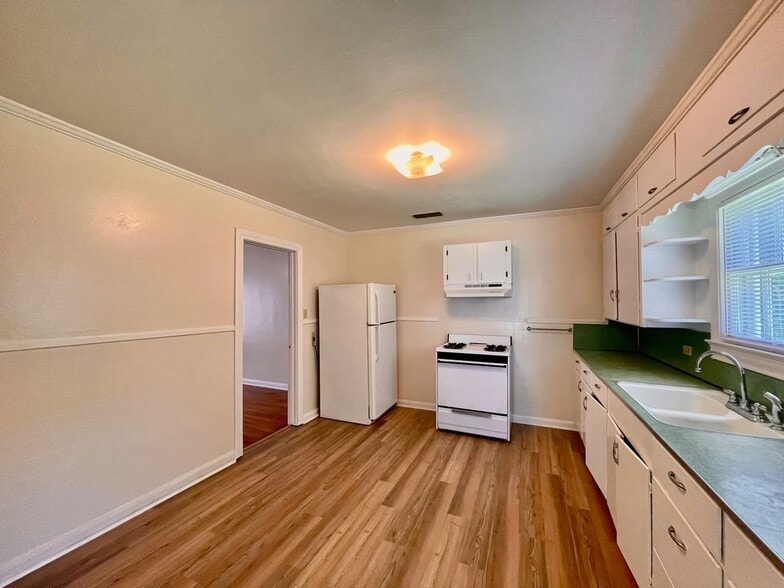 Building Photo - 705 Runnels Ave