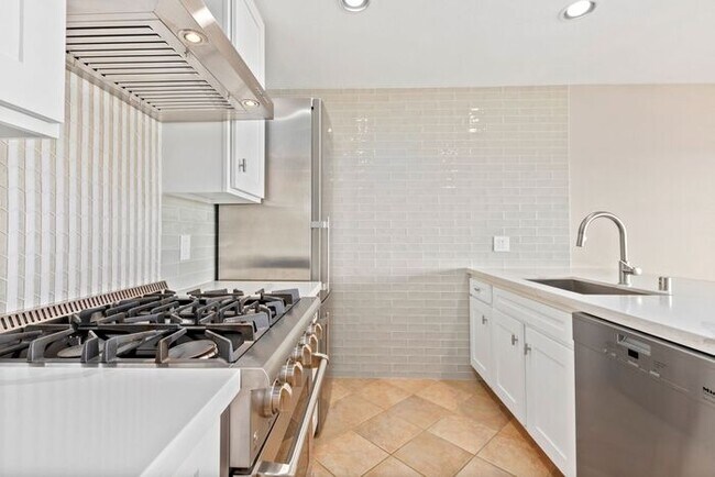 Building Photo - Enormous Waterfront Alki Condo w/ Stunning Views and Rare 2-Car Secure Parking