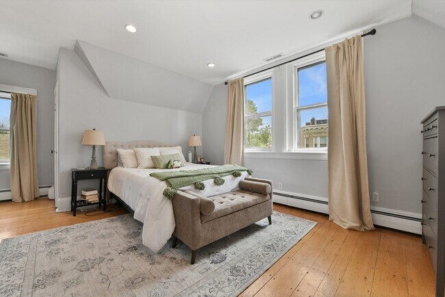 Building Photo - 1774 Beacon St