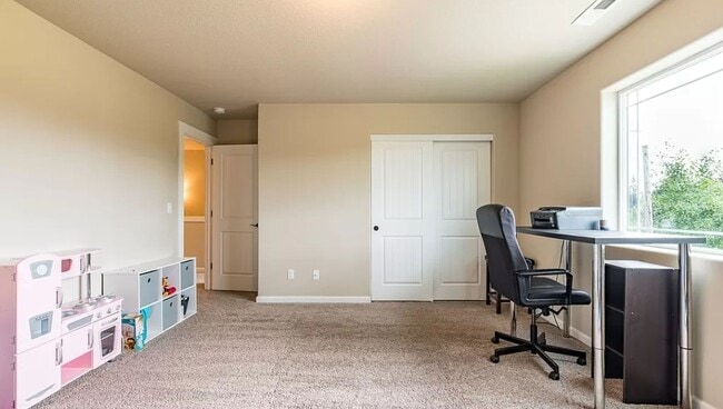 Building Photo - 3 bedroom Home Covered Patio home has AC !!!