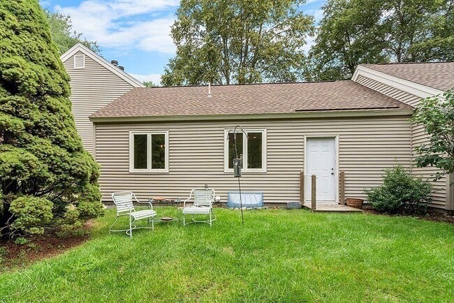 Building Photo - 5 Daybreak