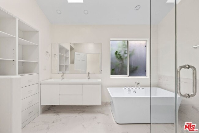 Building Photo - 1050 Centinela Ave