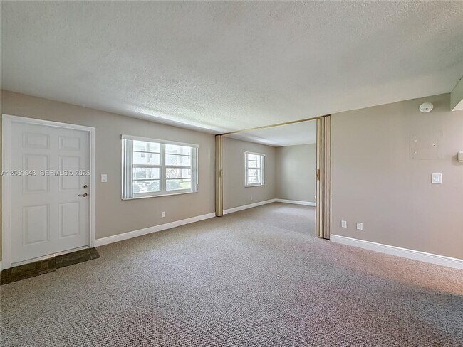Building Photo - 6211 SW 37th St