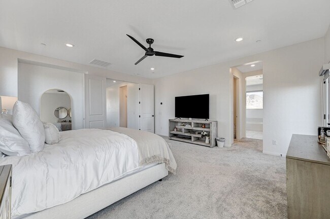 Building Photo - Stunning Fully Furnished 5-Bedroom Home in...