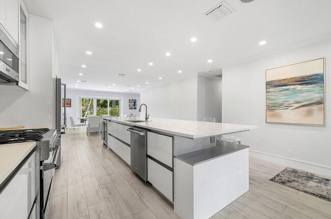 Building Photo - 1733 Coral Gardens Dr