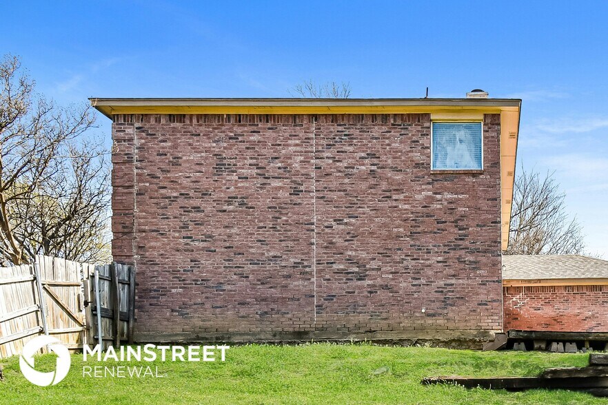 Building Photo - 4812 W Creek Rd