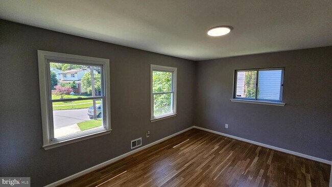 Building Photo - 1206 Raydale Rd