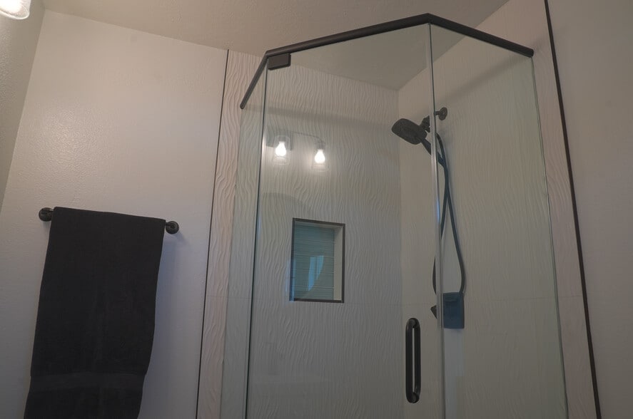 Building Photo - 2526 E Mercer Ln