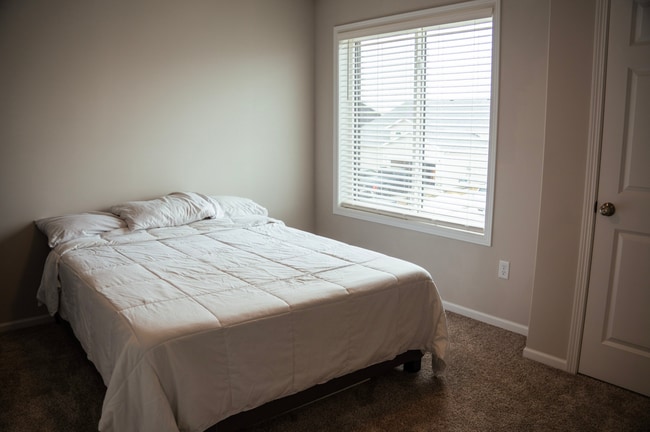 Building Photo - Tobi Lane Twinhome