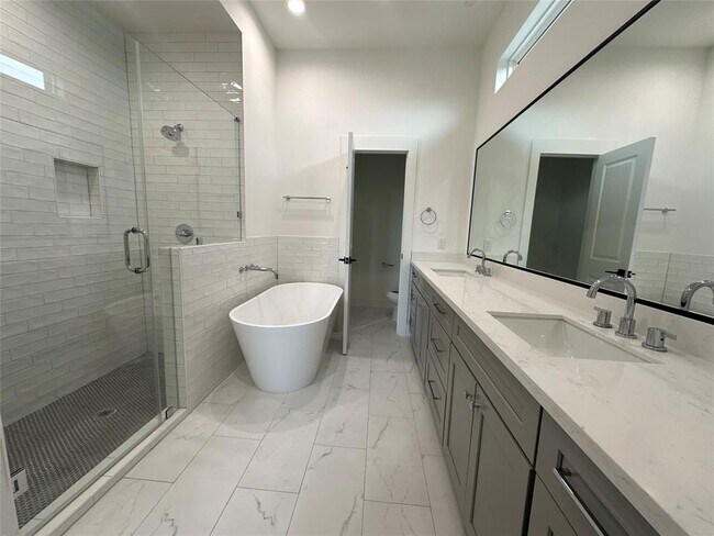 Building Photo - 2828 Versailles Oak Ln