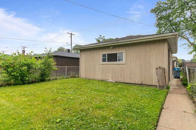 Building Photo - 1342 Circle Ave