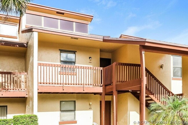 Building Photo - 304 Lakeview Dr E