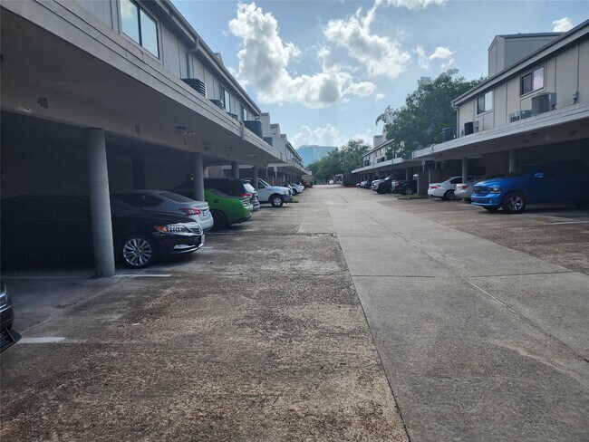 Building Photo - 10811 Richmond Ave.