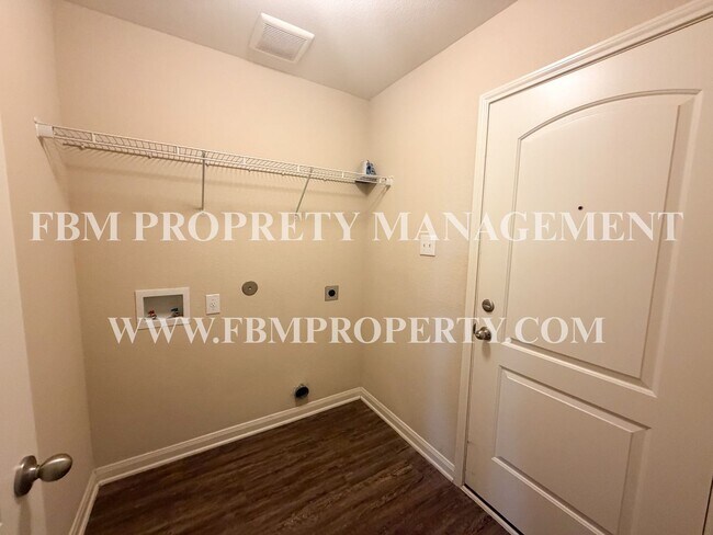 Building Photo - 5412 Persimmon Dr