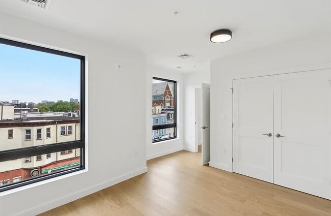 Building Photo - 256 Dorchester St