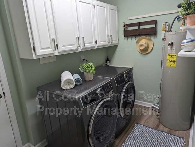 Building Photo - 3931 Venetian Way