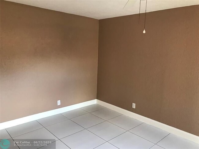 Building Photo - 8424 NW 23rd Manor