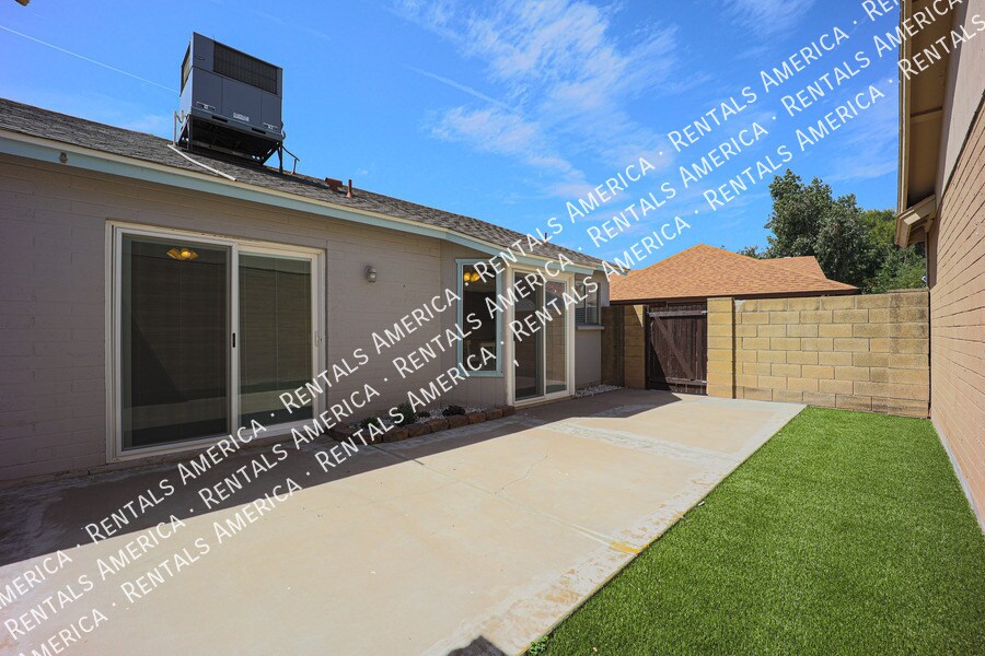 Building Photo - 1055 N Recker Rd