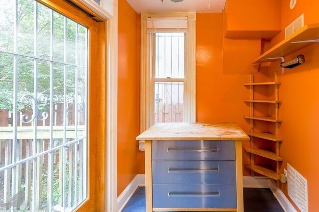 Building Photo - 337 14th St NE