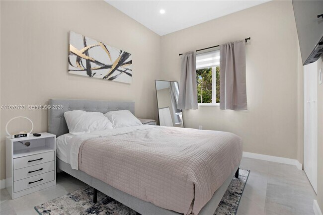 Building Photo - 14840 NE 8th Ave