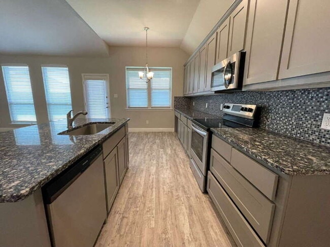 Building Photo - 281 Giddings Trl
