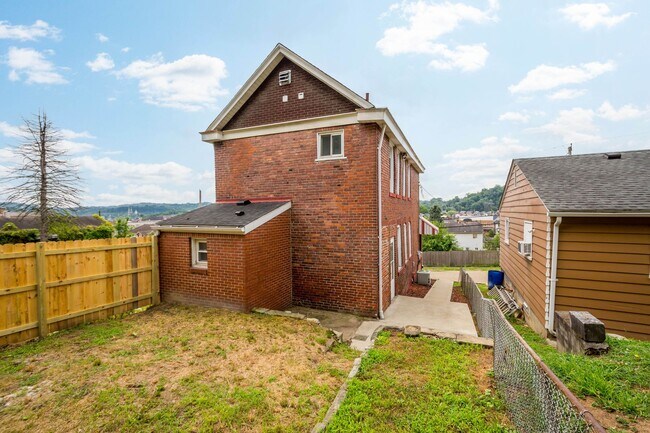 Building Photo - Stunning 3 bed, 2.5 bath home in McKees Rocks available October 1!