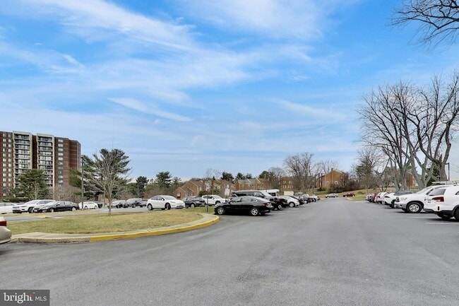 Building Photo - 7420 Lakeview Dr