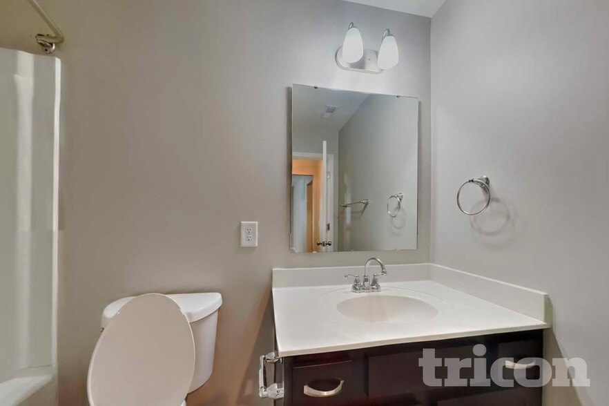Building Photo - 1037 Bitting Hall Cir
