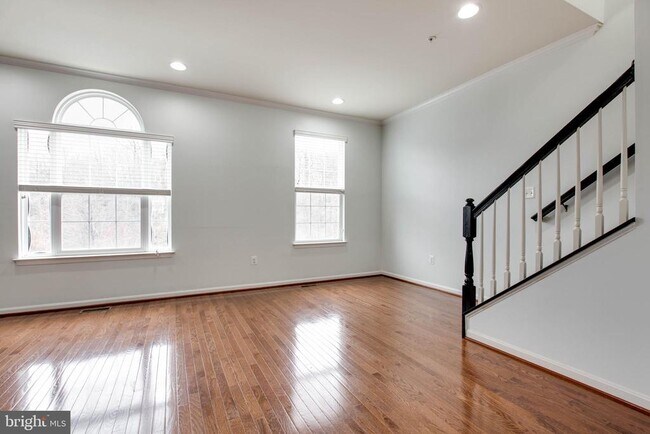 Building Photo - 7926 Silver Oak Rd