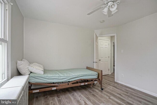 Building Photo - 30 S Railroad Ave