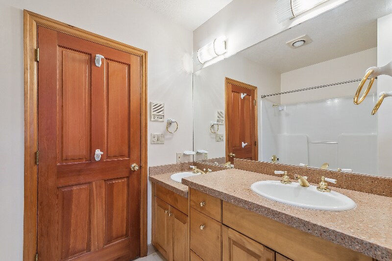 Building Photo - 8740 SW Birchwood Rd