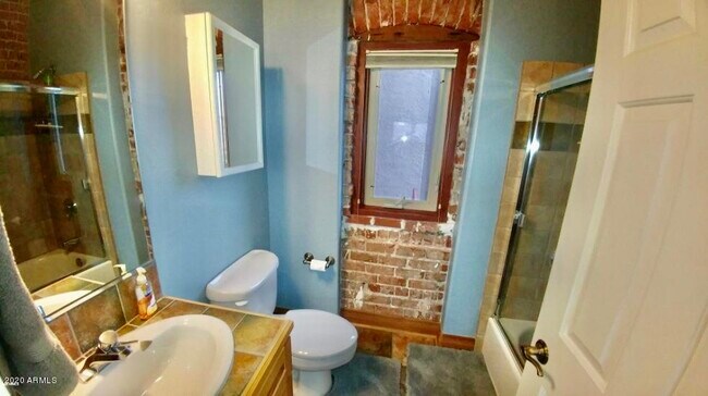 Building Photo - 387 N 2nd Ave