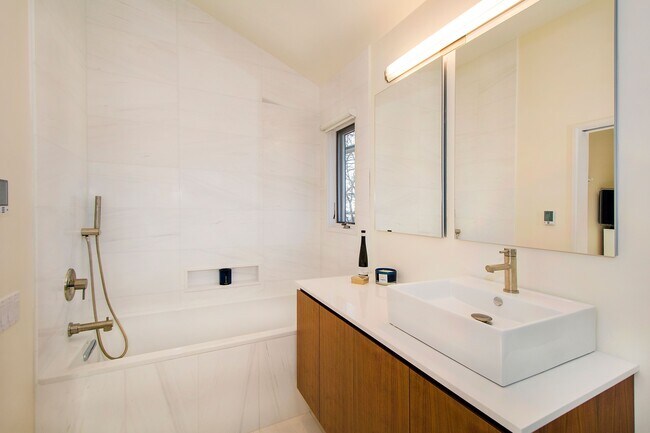 Building Photo - 80 Cliff Dr