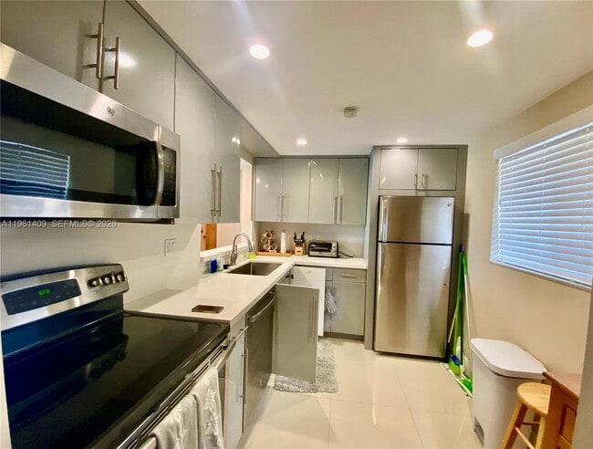 Building Photo - 8035 SW 107th Ave