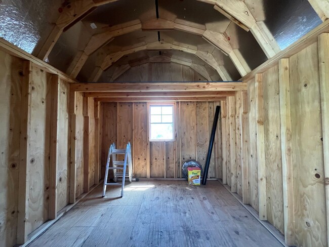 Building Photo - Beautiful 5 Bedroom 4 Bathroom House in Ga...