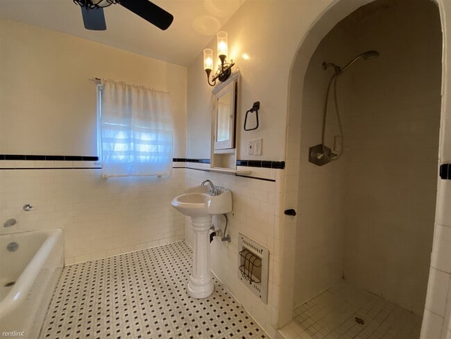 Building Photo - 2 br, 1 bath House - 3138 Bancroft Street
