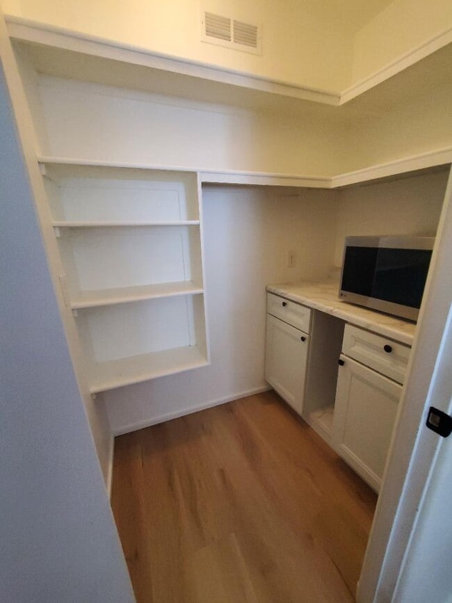 Building Photo - 1520 W Encanto Blvd