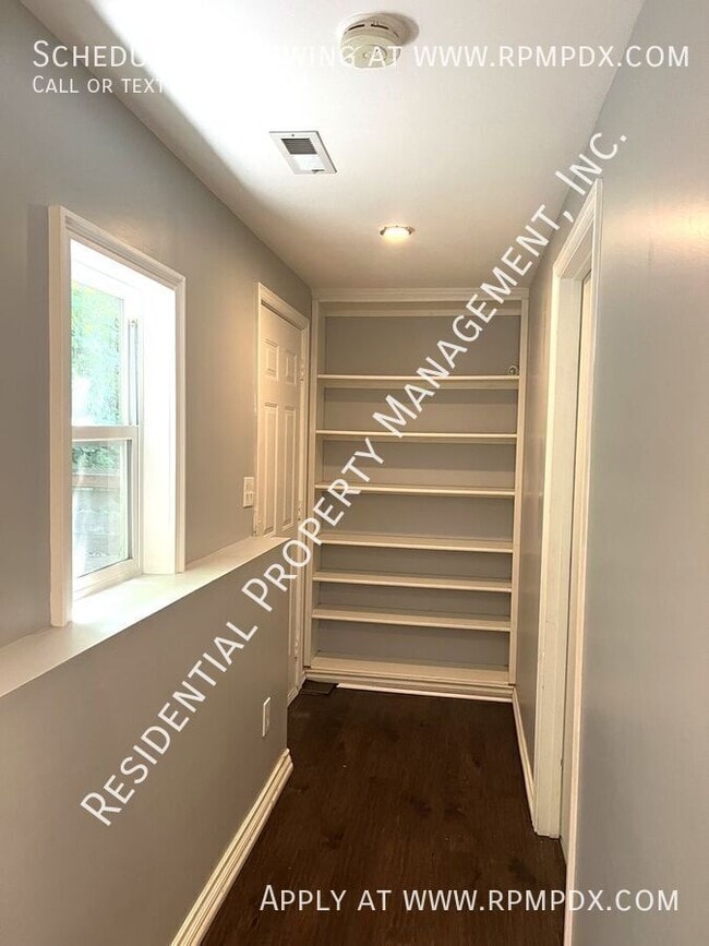 Building Photo - 4512 SW Fairvale Ct