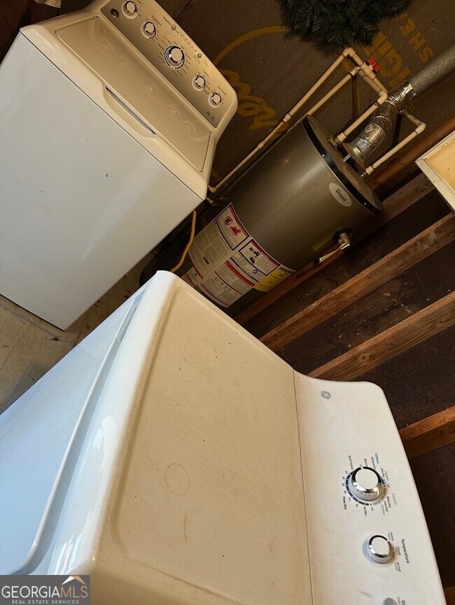 Building Photo - 615 Harris St