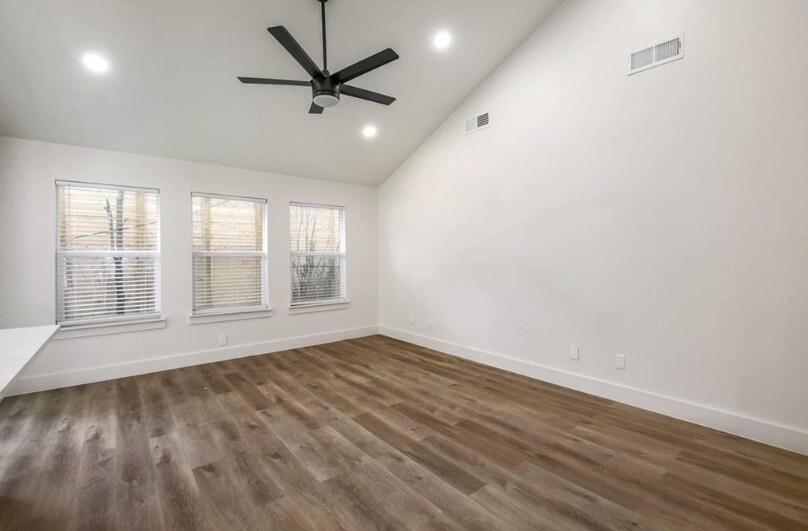 Building Photo - 511 E 50th St