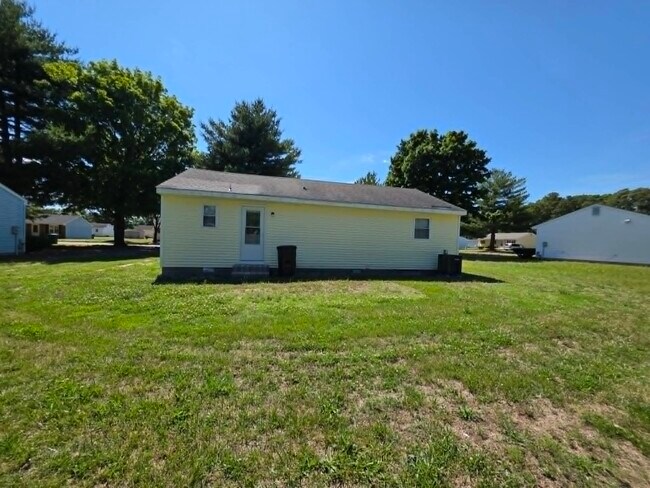 Building Photo - 1123 Hillcrest Ave