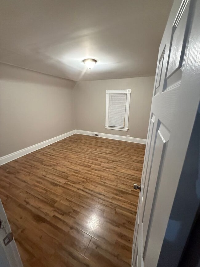 Building Photo - 11 Hallenbeck Ave