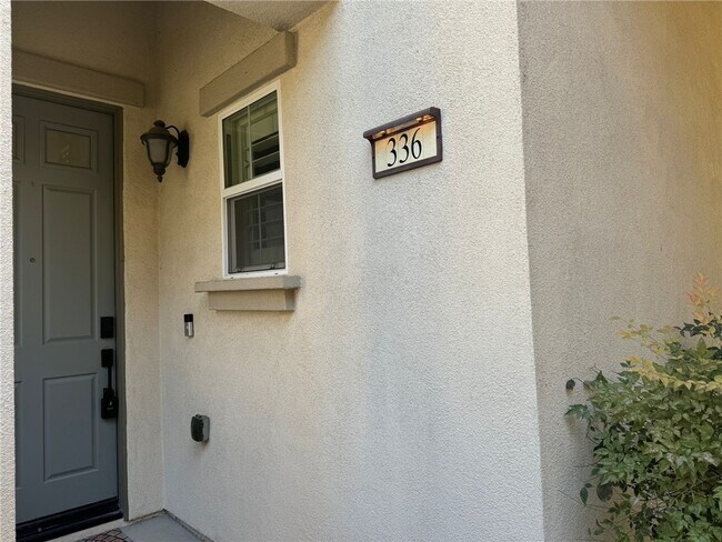 Primary Photo - 336 W Cork Tree Dr